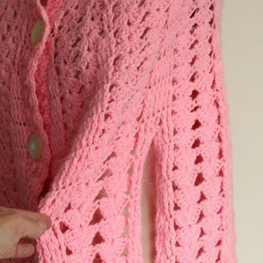 Vintage 1960s 1970s Poncho Shawl, Pink Knit or Crochet with Buttons Cape Wrap - Picture 9 of 10